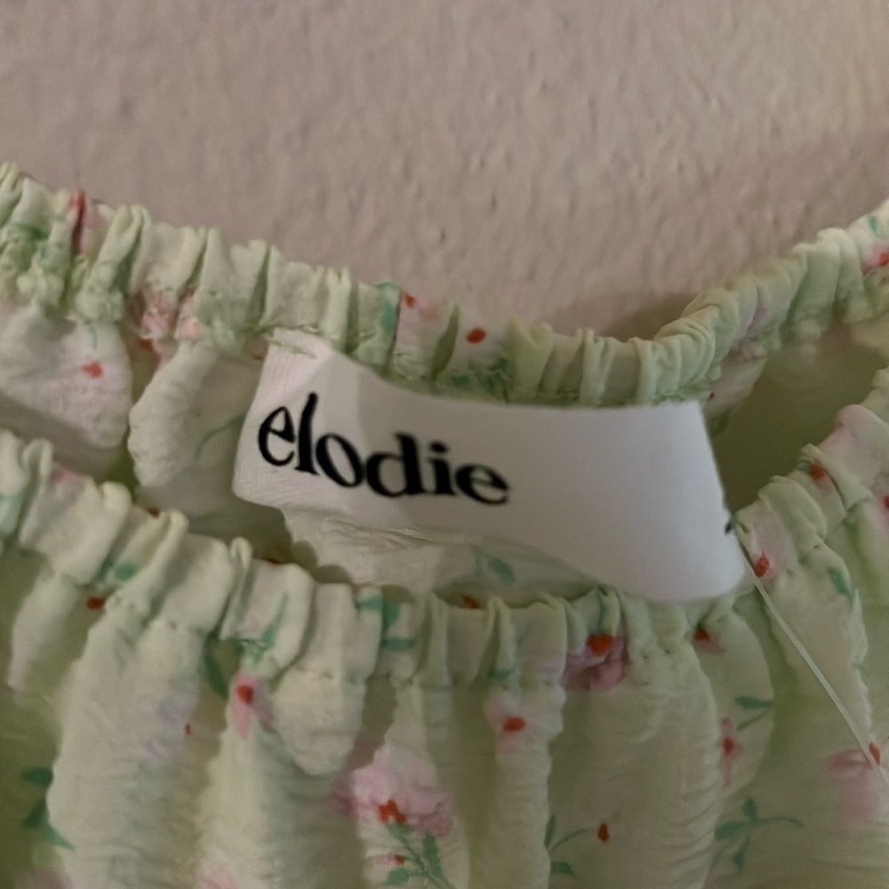 Elodie From Nordstrom Smocked Cropped Top Light Green‎ Floral Prints - Size M - Picture 7 of 7